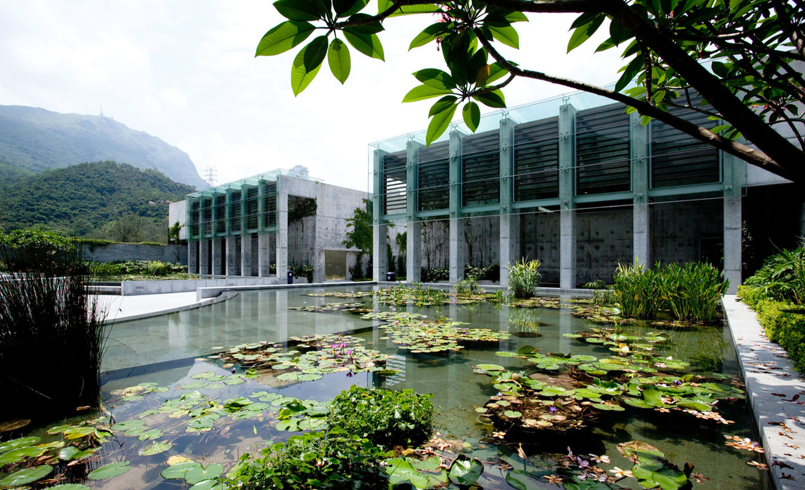 鑽石山火葬場建築外觀