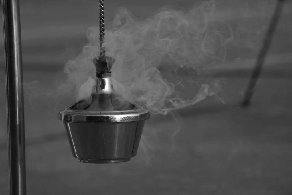 天主教喪禮聖水與焚香