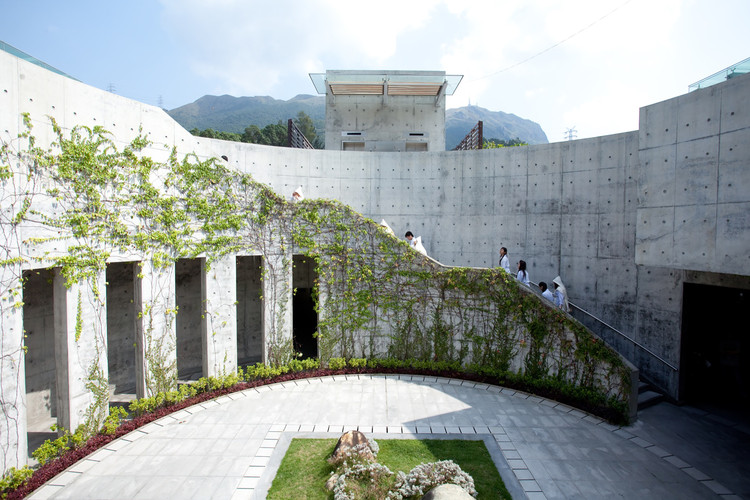 鑽石山殯儀館建築外觀